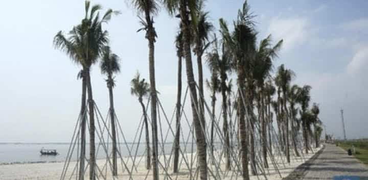 Destinasi wisata di pantai jadi alternatif warga mengisi liburan akhir pekan. (Ist)