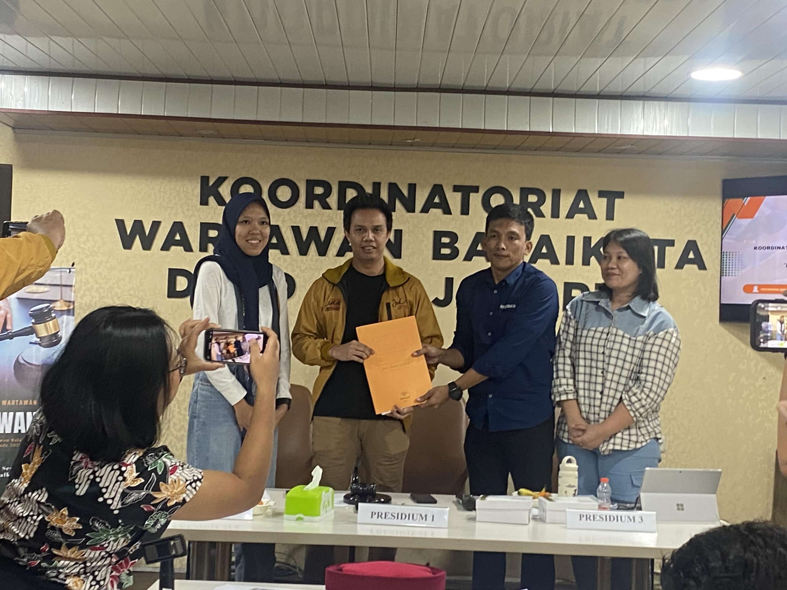 Sammy Edward jaket kuning usai resmi dipecara kembali menjadi Ketua Koordinatoriat (Aldi-Kis)