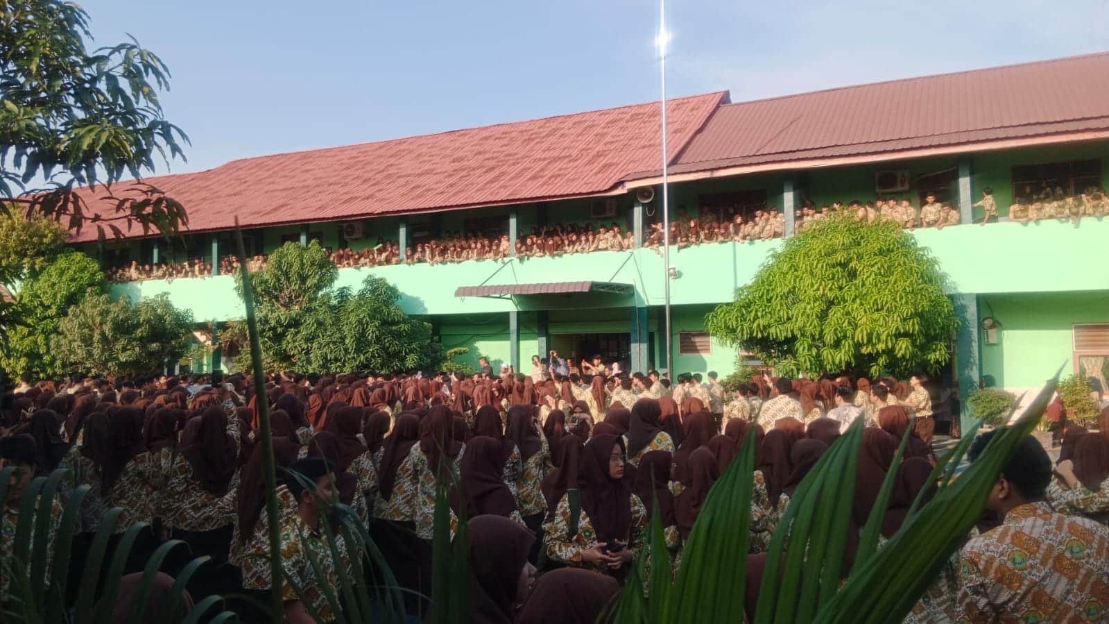 Ratusan siswa Madrasah AIiyah Negeri (MAN) 2 Model Medan Jumat (7/2/2025) demo tuntut kejelasan Seleksi Nasional Penerimaan Mahasiswa Baru (SNPMB). (Ist)