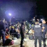 Penumpang migran Indonesia tanpa dokumen resmi,diamankan saat tiba dari Malaysia dengan Tongkang di perairan Pantai Klang - Sergai.(Ist)