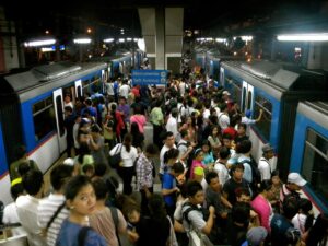 Tragedi di Stasiun Kereta Api New Delhi: 18 Orang Tewas Akibat Berdesakan di Tengah Festival Maha Kumbh