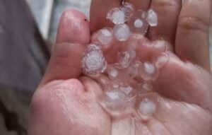 Hujan Es dan Angin Kencang Melanda Kota Jogja dan Sekitarnya