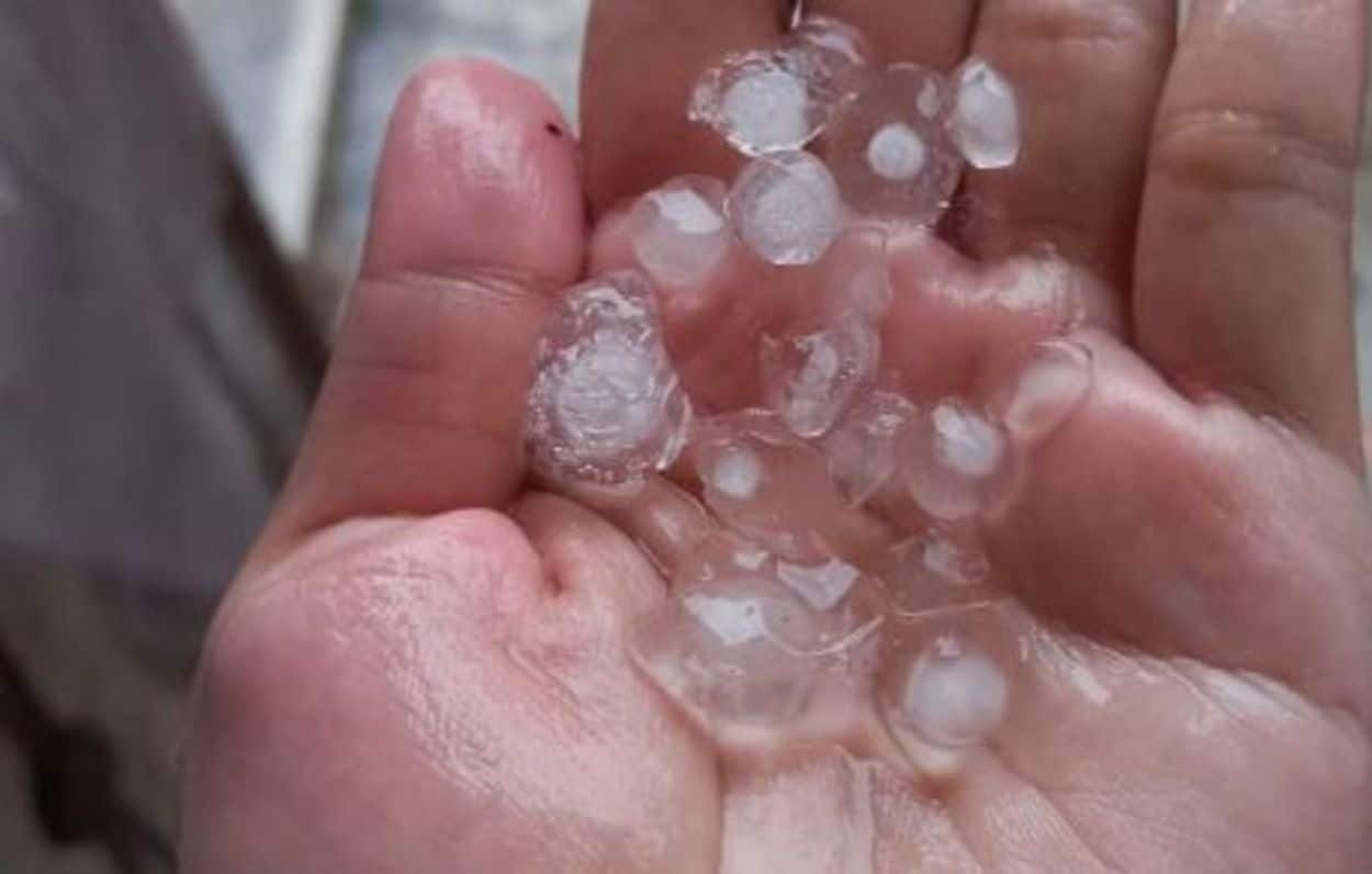 hujan es landa jogja