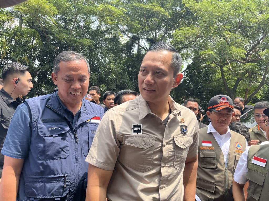 Tinjau Lokasi Banjir di Duren Jaya, Menko AHY Janji Siapkan Dukungan Pemulihan