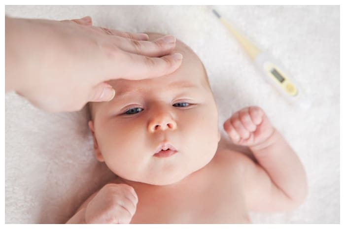 Kepala Bayi Hangat Belum Tentu Demam, Ini Penjelasannya
