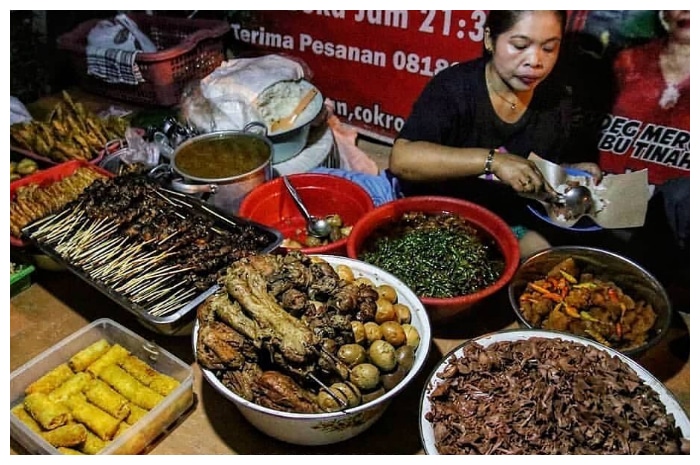 Kuliner Wajib di Yogyakarta: Gudeg Mercon Bu Tinah dengan Sambal Krecek Super Pedas