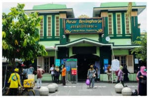 Belanja Batik hingga Jajanan Tradisional di Pasar Beringharjo, Yogyakarta