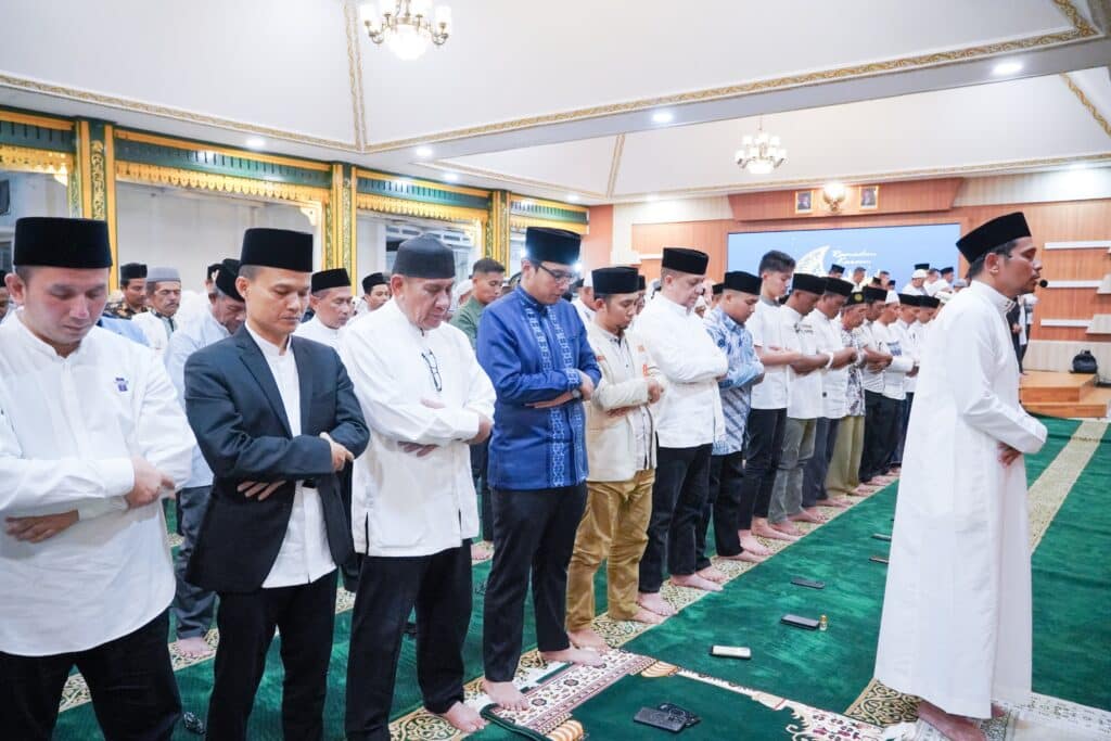 Satukan Frekuensi Bangun Kota Medan Walikota  Gelar Salat Tarawih Bersama