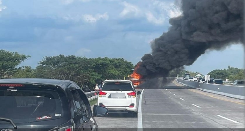 MOBIL TERBAKAR