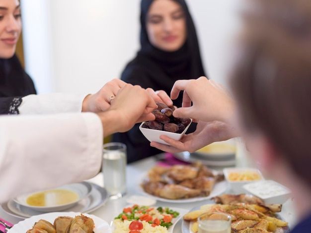 Tips Sahur dan Berbuka Puasa yang Sehat dari Ahli Gizi