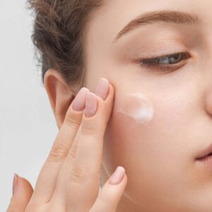 Ini Urutan Pemakaian Skincare dan Sunscreen yang Benar Menurut Ahli