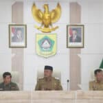 Bupati Bogor, Rudy Susmanto di dampingi wakilnya dalam rapat bersama Kepala BNPB RI, Letjen TNI Dr. Suharyanto (KIS/IST)