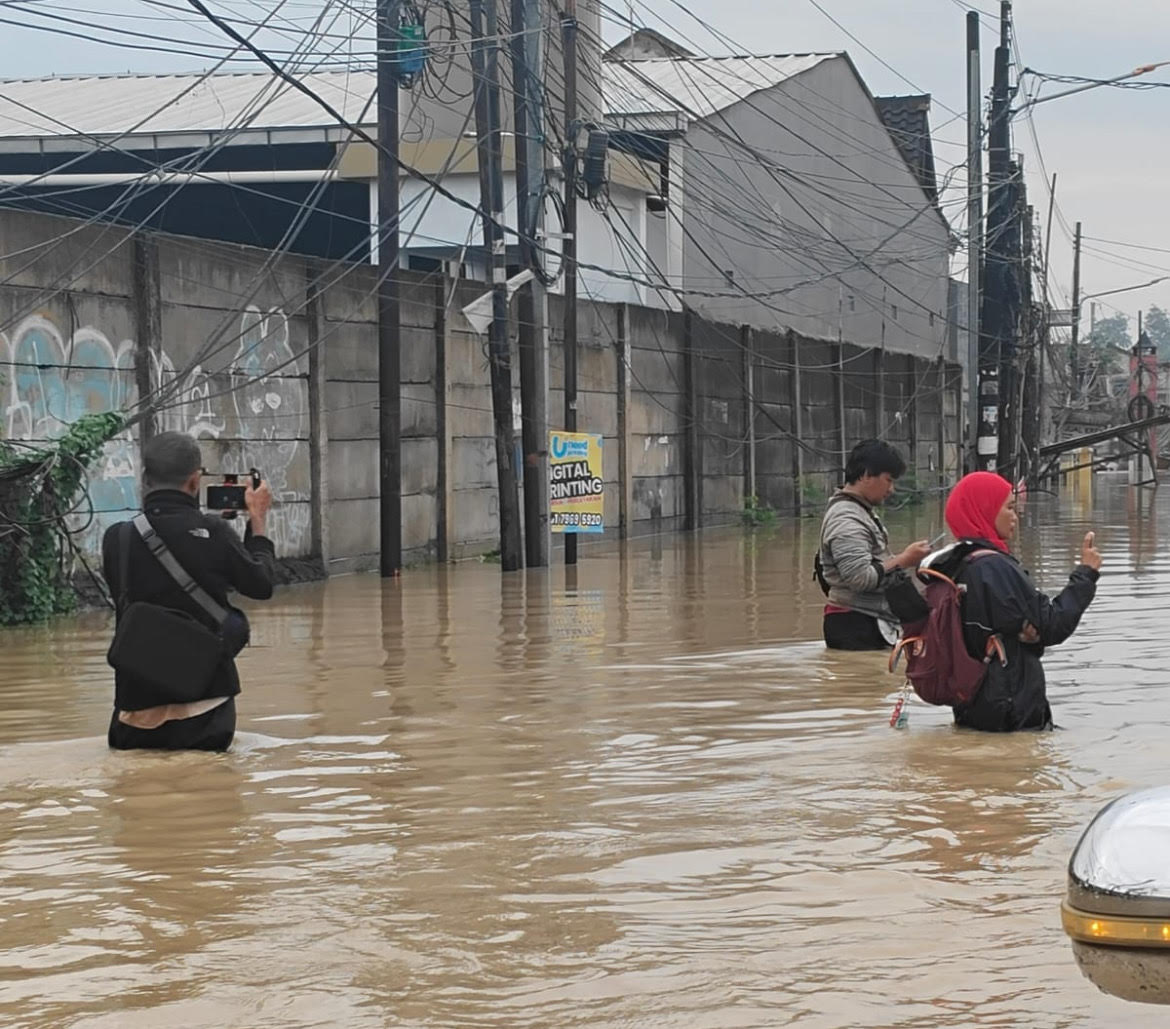 Kondisi banjir di Perumahan Pondok Gede Permai, Jatiasih, Kota Bekasi, Selasa (4/3/2025). (KIS/Joy Andre)