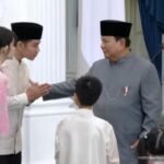 Wapres Gibran Lebaran kepada Presiden Prabowo di Istana Merdeka. (Youtube Sekretariat Presiden)