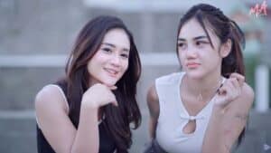 Lirik Lagu dan Video Iclik Cinta Kontroversial Mala Agatha dan Icha Cellow di Perpusnas Blitar