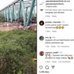 Warga Bekasi Berebut Ayam yang Hanyut Terbawa Banjir (Instagram/ jabodetabek24info.id)