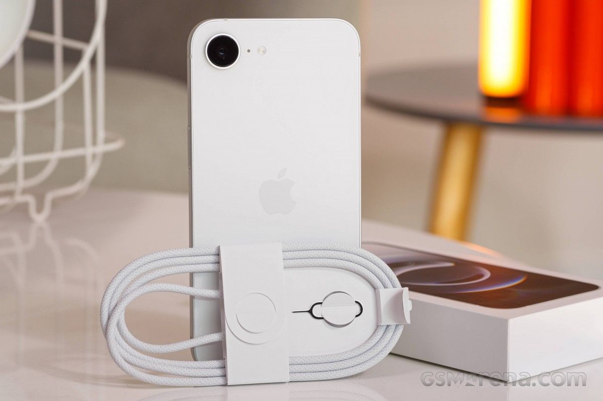 iPhone 16e