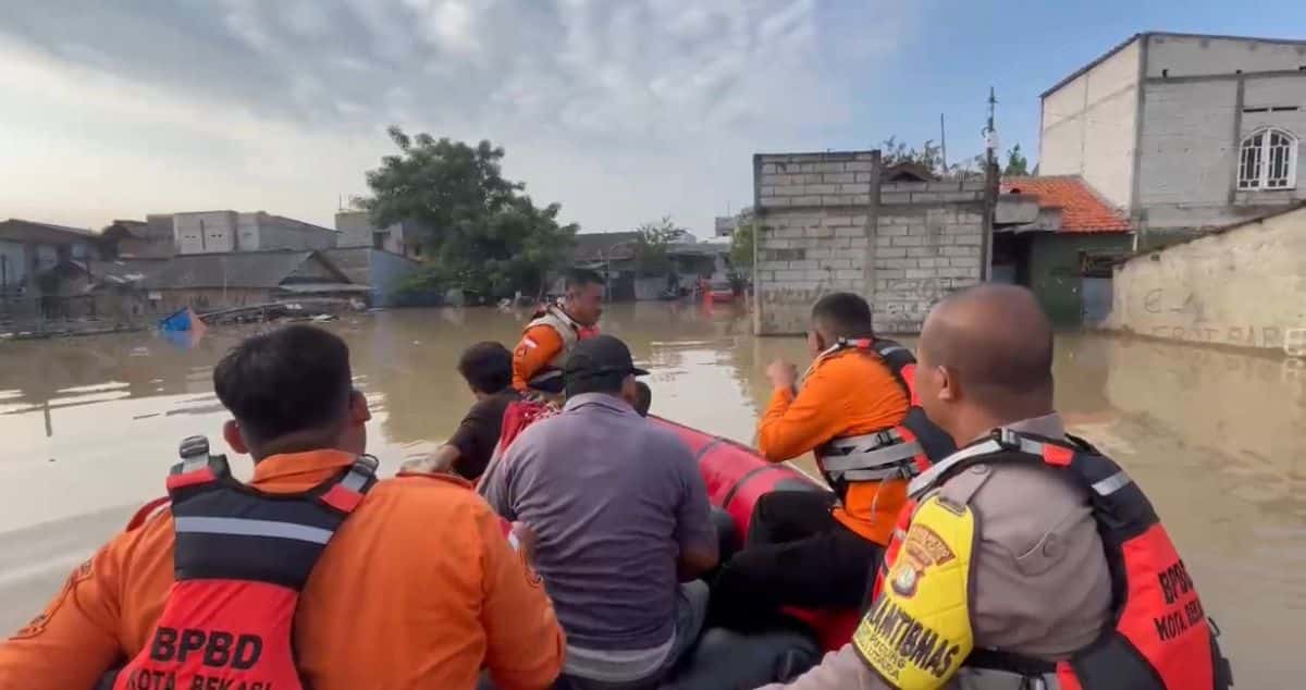 Banjir besar melanda Bekasi pada awal Maret 2025. (Joy Andre/KIS)