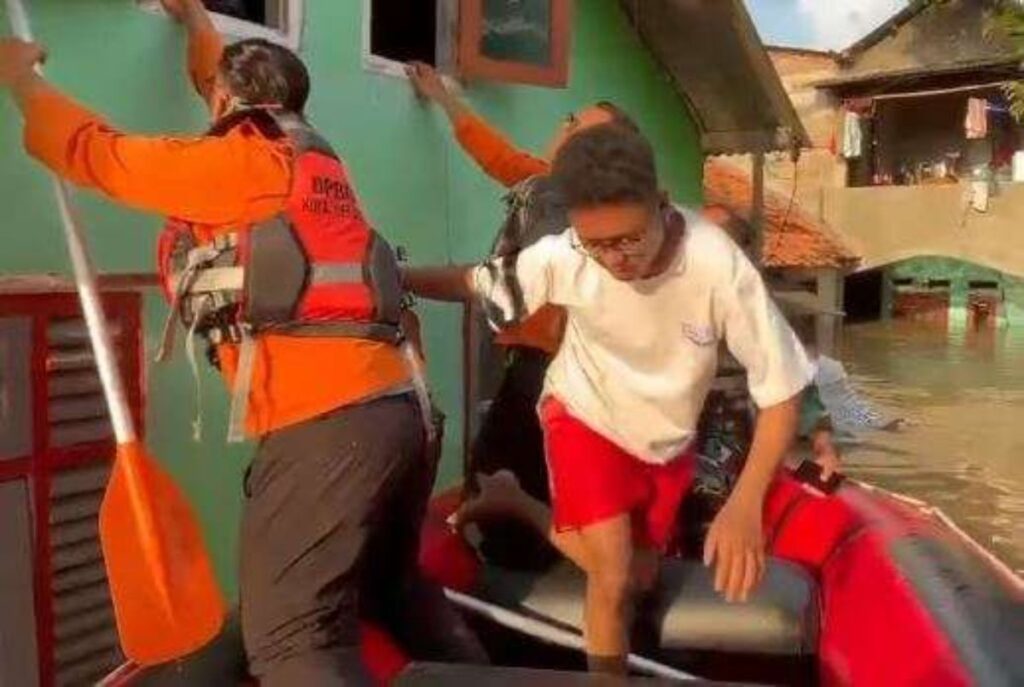 Banjir di Bekasi Meluap, BPBD Kerahkan Tim untuk Evakuasi Warga