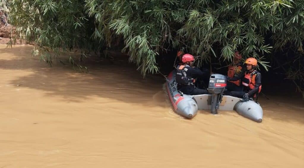 Tim SAR Gabungan Cari Tubuh Pria yang Hanyut di Sungai Cikeas