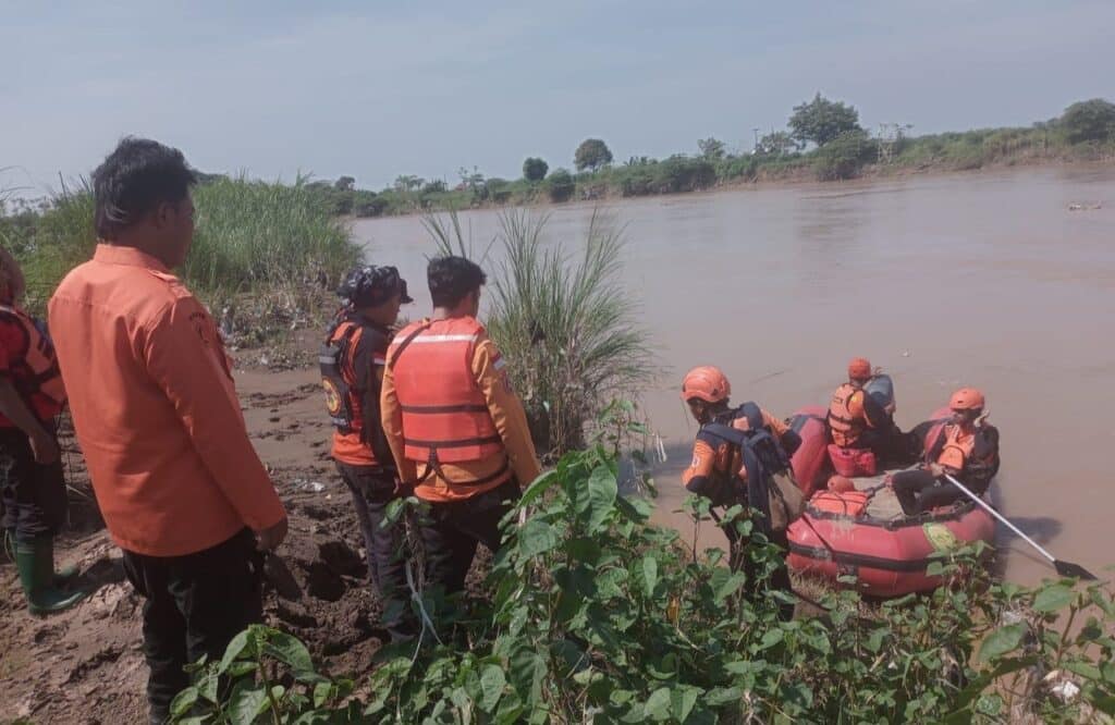 Remaja di Cirebon Tenggelam di Sungai Cisanggarung, Tim SAR Terus Lakukan Pencarian