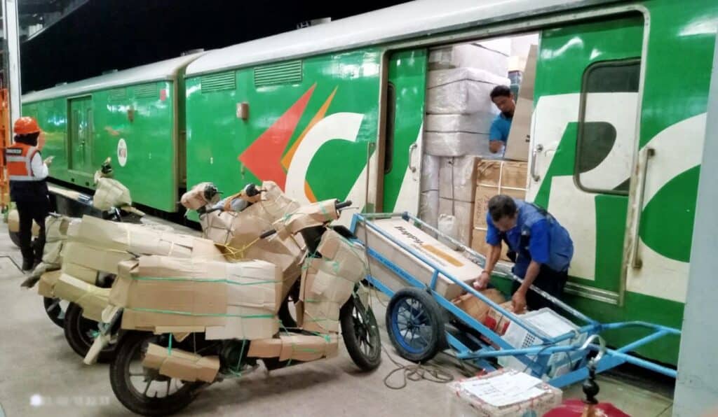 KAI Daop 3 Cirebon Dukung Program Motor Gratis (Motis) untuk Angkutan Lebaran 2025, Cek Syaratnya di Sini!