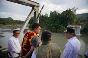 Bobby Nasution Janji Bangun Jembatan yang Ambruk di Desa Tuwuna, Nias Barat, Tahun Ini