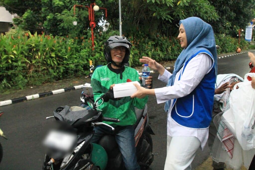 Keberkahan di Bulan Ramadan, Iwapi Bogor Utara Gelar Pembagian Takjil