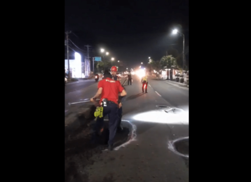 Video Petugas Damkar Perbaiki Jalan Rusak di Semarang (tiktok.com/@blue_knight00)
