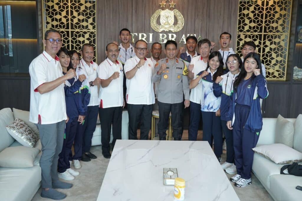 Kapolda Jabar Irjen Akhmad Wiyagus Raih Penghargaan “Tokoh Olahraga Jawa Barat” dari KONI Jabar