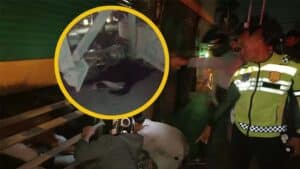 Rem Blong Truk Tronton Seruduk Pengendara Motor dan Mobil Rush, Pemotor Apes Masuk Kolong Truk