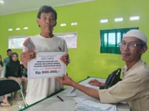 Jelang Idul Fitri, Pemdes Cikeas Bogor Salurkan BLT Dana Desa 2025 untuk Warga Terdampak Ekonomi
