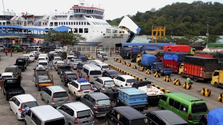 Pelabuhan Merak mulai dipadati pemudik yang akan berlebaran di Pulau Sumatera. (Ist)
