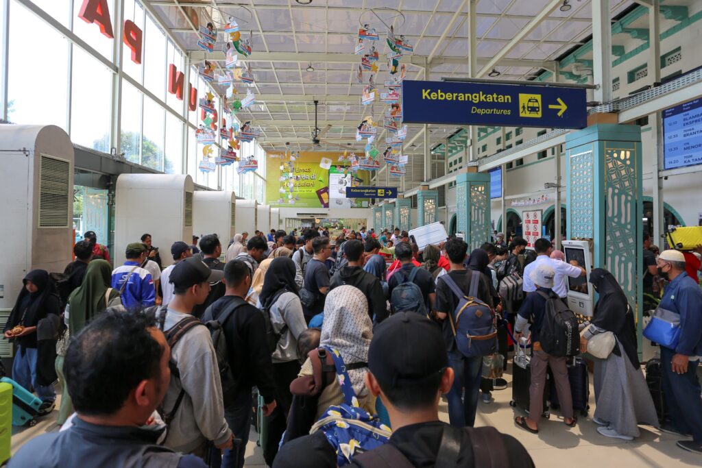 H-7 Lebaran 2025, 12 Ribu Pemudik Diberangkatkan dari Stasiun Gambir