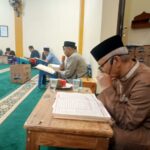 Warga gelar pengajian di masjid usai pelaksanaan salat tarawih. (tiyo/KIS)