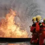 Petugas pemadam kebakaran sedang latihan. (Ist)