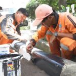 Personel PPSU sedang melaksanakan tugasnya. (Ist)