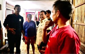 Tinjau Banjir di Bekasi, Prabowo Buka Puasa Bersama di Rumah Warga