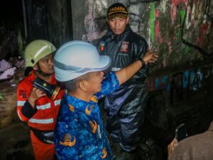 Hujan Deras Picu Longsor di Bogor, Dua Lansia Terluka Dievakuasi Tim Gabungan