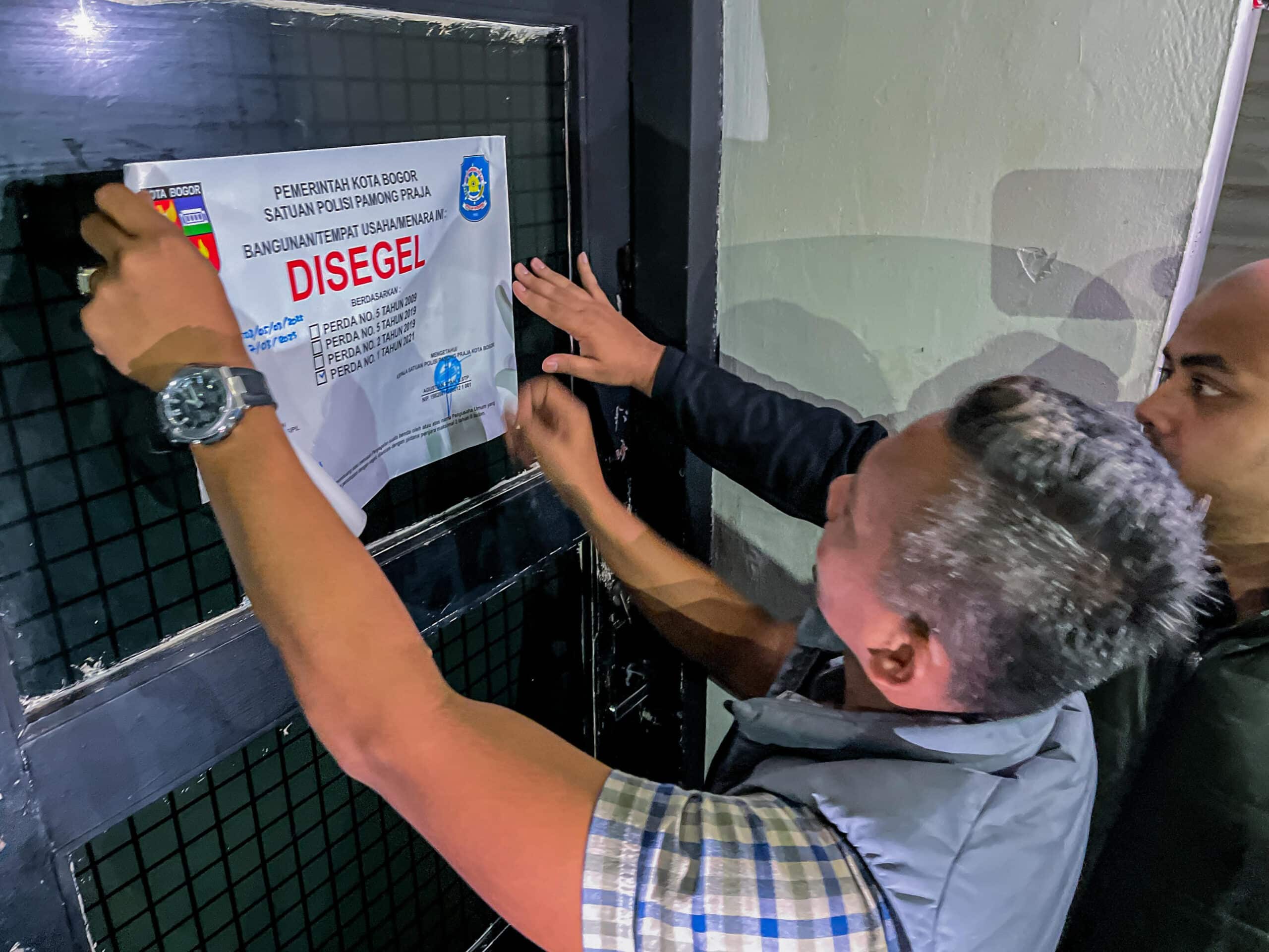 Wakil Wali Kota Bogor, Jenal Mutaqin, melakukan penyegelan THM (KIS/IST)