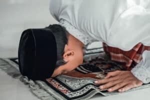 VIRAL! Video Shalat Tarawih 23 Rakaat Hanya Butuh Waktu 10 Menit, Warganet Auto Terheran-heran