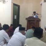 Jemaah melaksanakan salat tarawih di masjid. (tiyo/KIS)