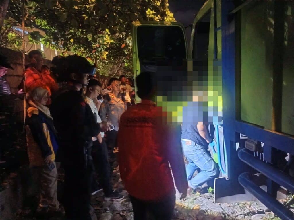 Sopir Truk Gantung Diri Disamping Truknya Diparkiran Pelabuhan Bojonegara