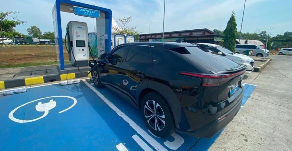 ASTRA Infra Siapkan Stasiun Pengisian Kendaraan Listrik Umum