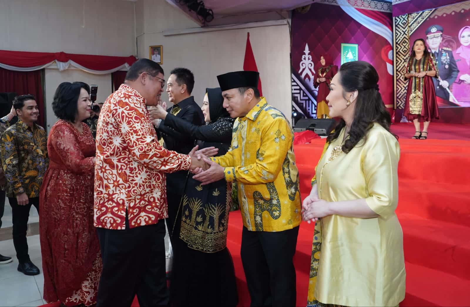 Acara pisah sambut Kapolda Riau yang baru Irjn. Dr. Hery Herjawan di Gedung Balai Serindit berlangsung sederhana dan penuh kekeluargaan. (Tbn)