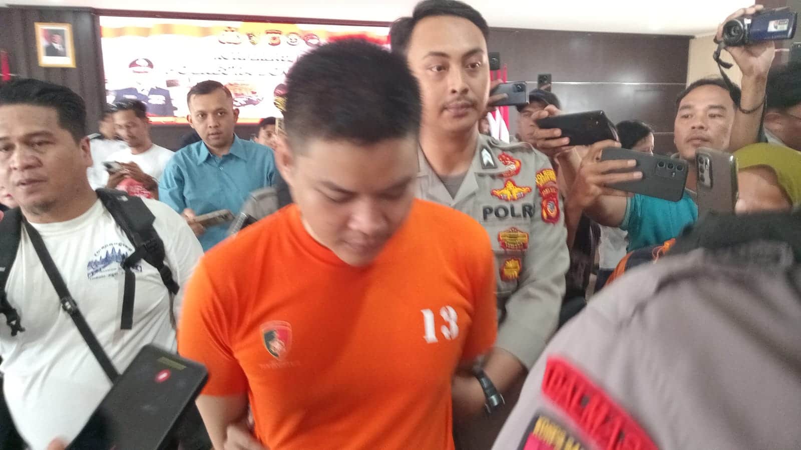 Seorang pria berinisial RFR alias Eki saat diamankan Reskrim Polresta Bogor Kota.(Ist)