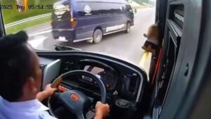 Viral! Video Kecelakaan di Tol Cipali Antara Elf dengan Bus, Begini Detik-detik Kejadiannya