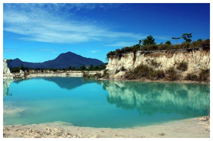 Danau Biru Singkawang: Keindahan Alam dari Bekas Tambang Emas