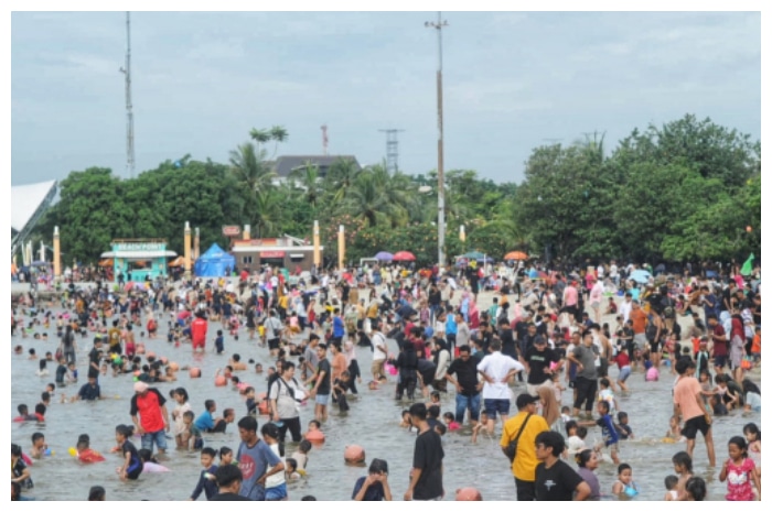 Ratusan Ribu Pengunjung Padati Ancol, Lonjakan Diprediksi Berlanjut