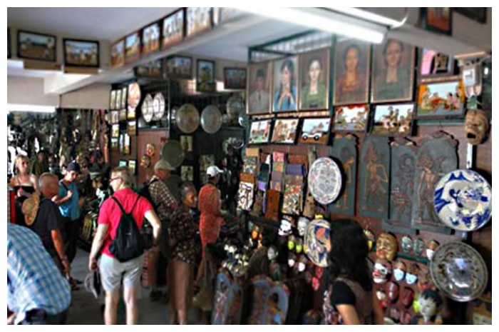 Pasar Klewer dan Triwindu: Dua Ikon Belanja Budaya di Kota Solo